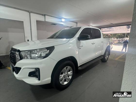 TOYOTA HILUX 2.7 SR 4X2 CD 16V FLEX 4P AUTOMÁTICO TOYOTA HILUX 2.7 SR 4X2 CD 16V FLEX 4P AUTOMÁTICO